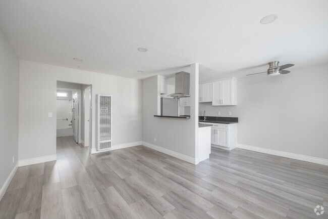 1BR, 1BA - 600SF - Living Room