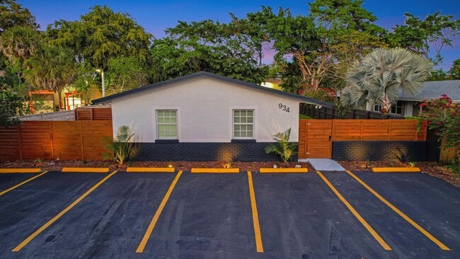 Photo - 934 NW 4th Ave Unidad 1-4