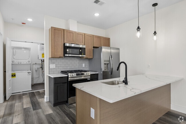 2BR, 1BA - 890SF - Kitchen