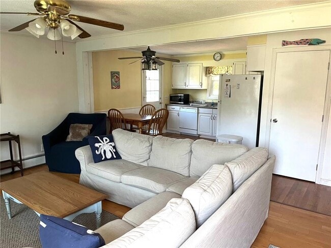 Photo - 135 Holly Rd