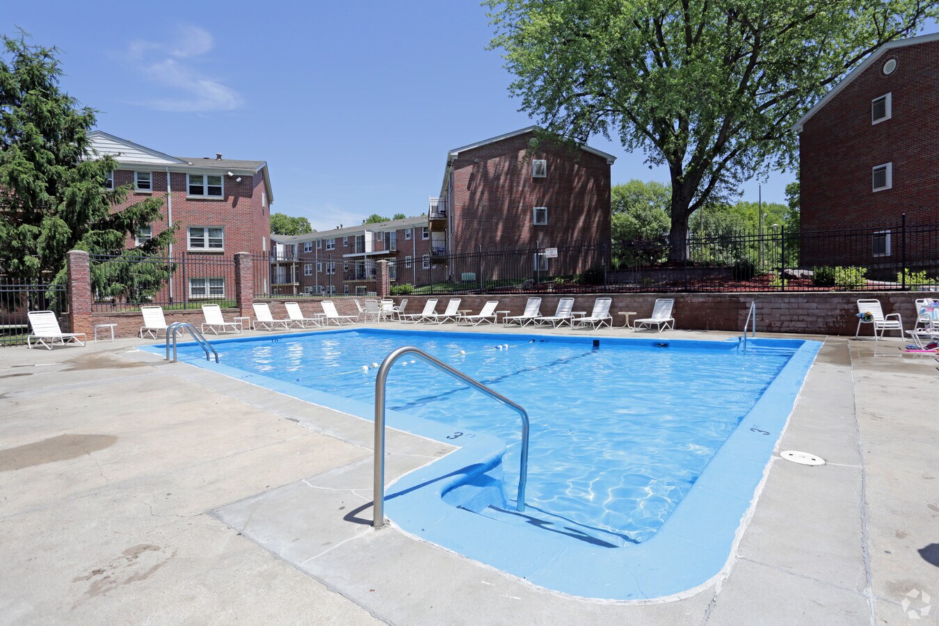 The Colonial Apartment Homes For Rent In Omaha Ne Forrent Com