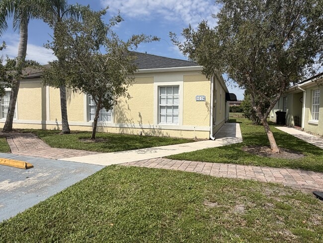 Building Photo - 1074 Universal Rest Pl