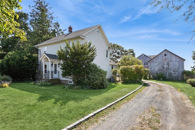 Photo - 335 Herricks Ln