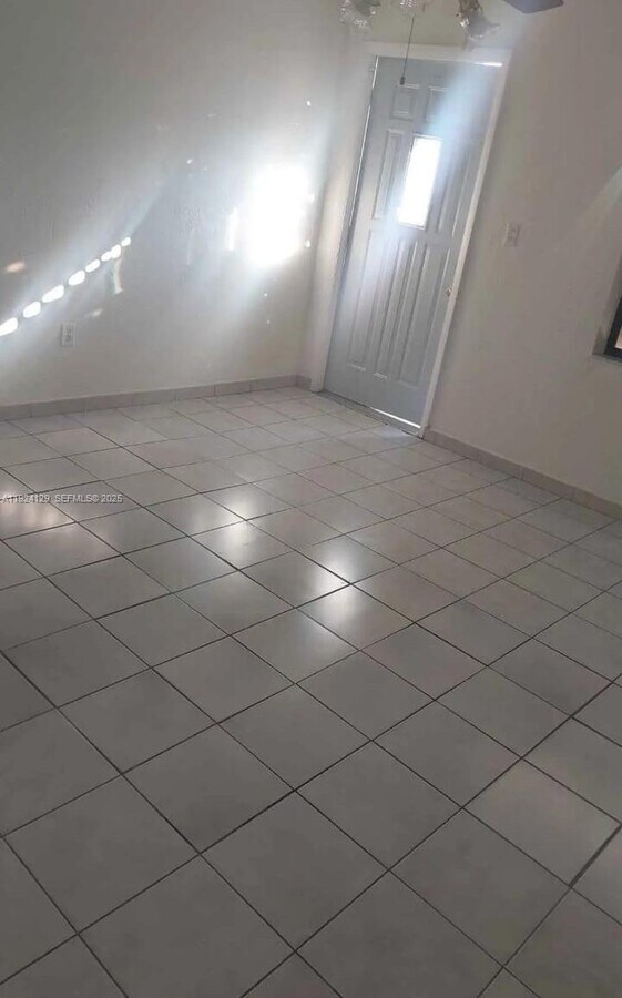 Photo - 561 E 62nd St