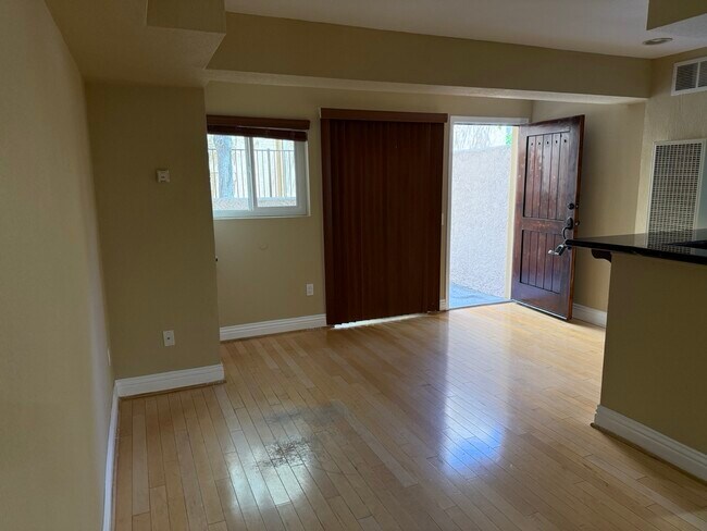 Photo - 3927 Nobel Dr