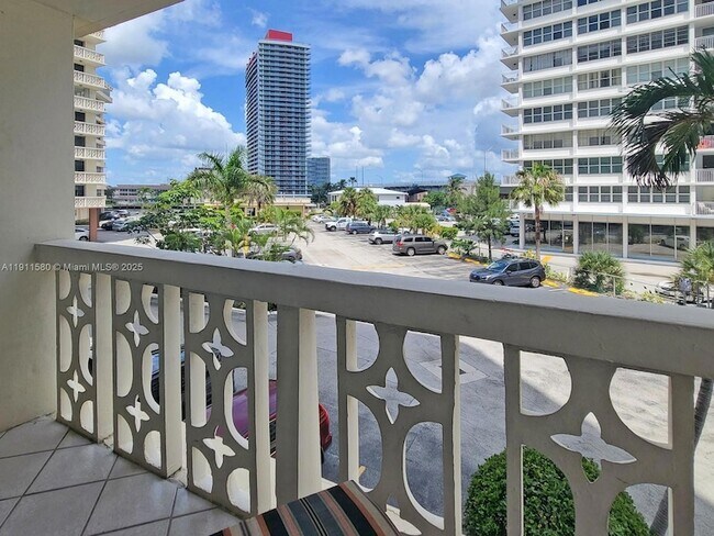 Photo - 1825 S Ocean Dr Unidad 206
