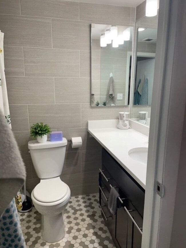 Photo - 665 W Melrose St Unidad 2E