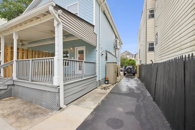 Photo - 257-59 Pine St