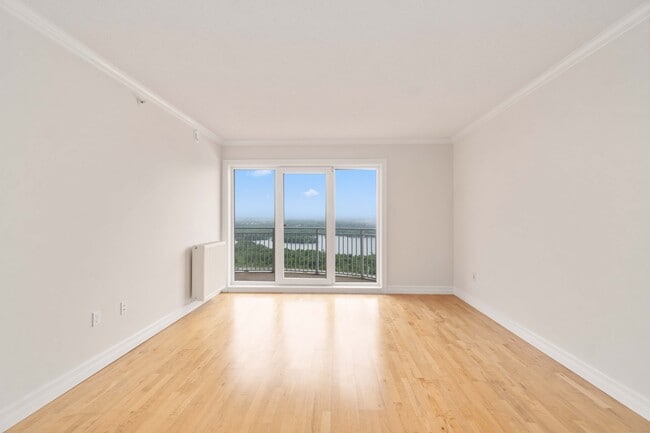 Photo - WELCOME TO THE SUMMIT - ONE BEDROOM PENTHOUSE APARTMENT AVAILABLE Unit 1903