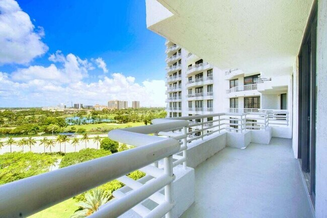 Photo - 3300 NE 192 St