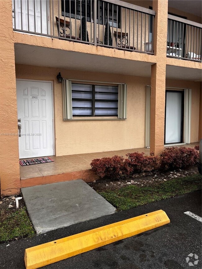 Building Photo - 18216 Mediterranean Blvd Unit 2-19 Rental
