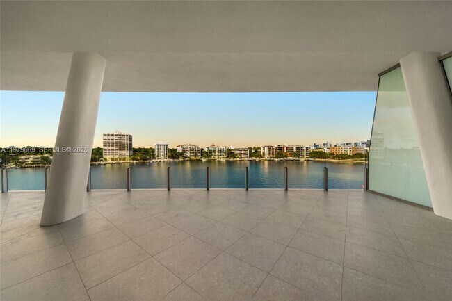 Building Photo - 5 Grove Isle Dr Unit L506