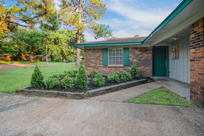 Photo - Newly Renovated 4 Bedroom 2 Bathroom Home ...
