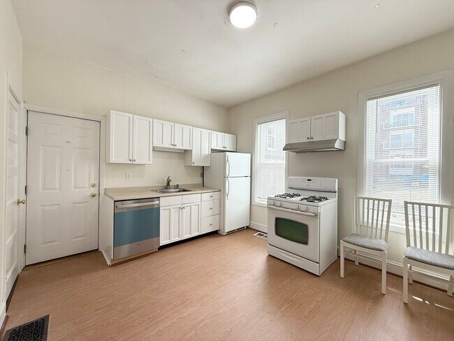 Photo - 60 Park St Apartments Unit 3T