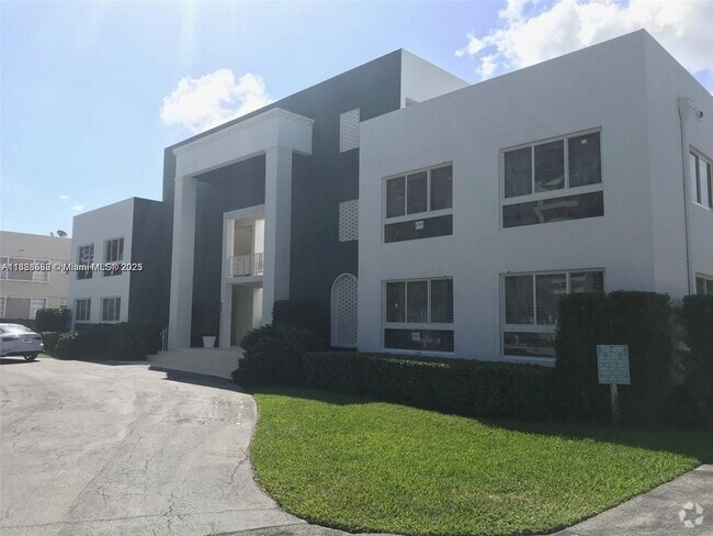 Building Photo - 9920 Collins Ave Unit 1 Rental