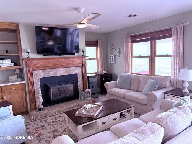 Photo - 275 Beach Front