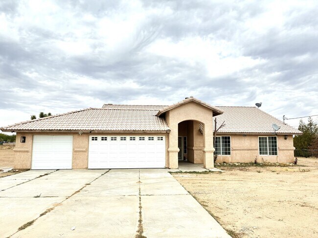 Building Photo - 4BD/2BA Located in Hesperia