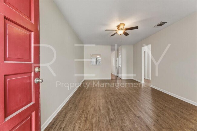 Photo - 205 W William Cannon Dr