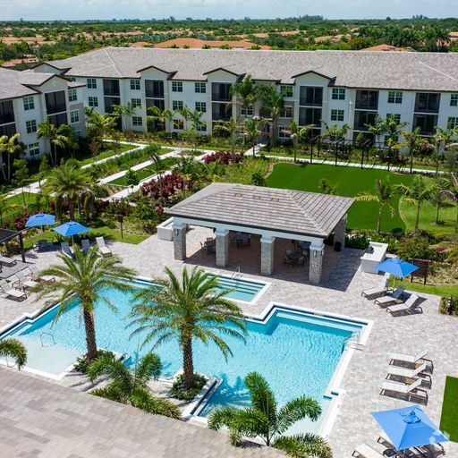 Resort Style Pool - Luma at Delray Rental