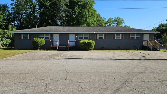 Building Photo - 165 Friendship Cir Unit 165