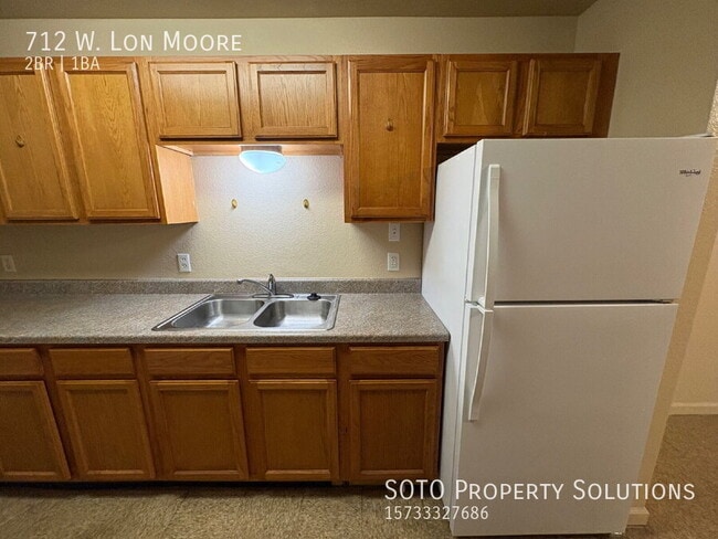 Photo - 712 Lon Moore St