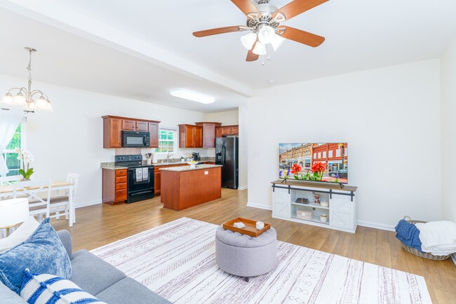 Photo - 131 High Bluff Cir