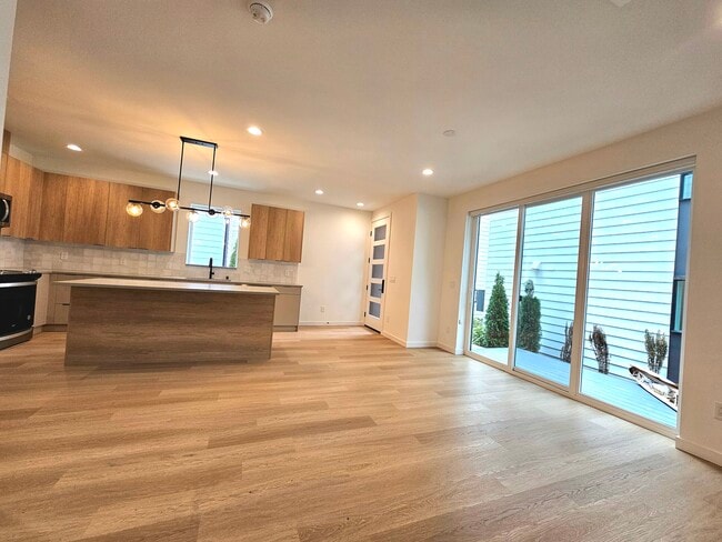 Photo - 922 16th Ave