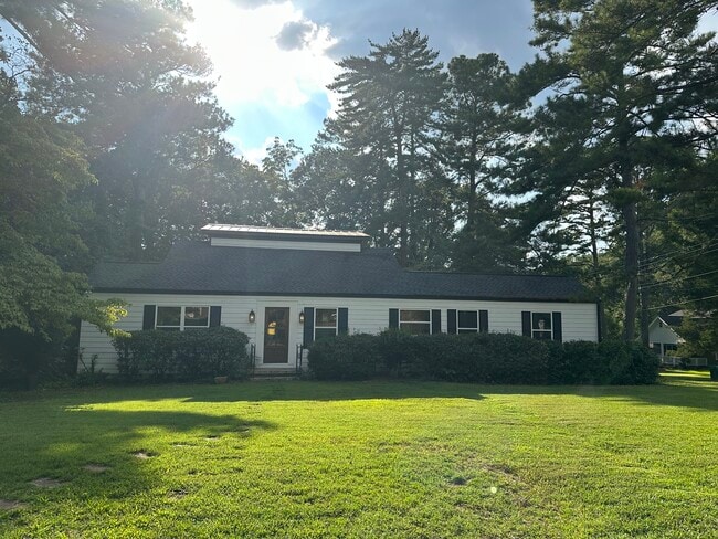 Building Photo - 1045 Forrest Blvd