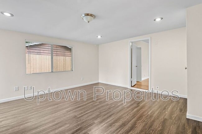 Photo - 9520 SW Cypress St