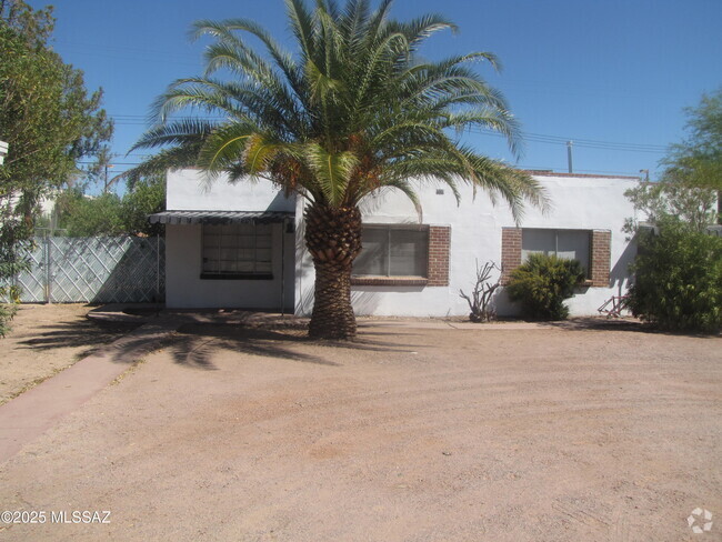Building Photo - 4717 E 1st St Rental