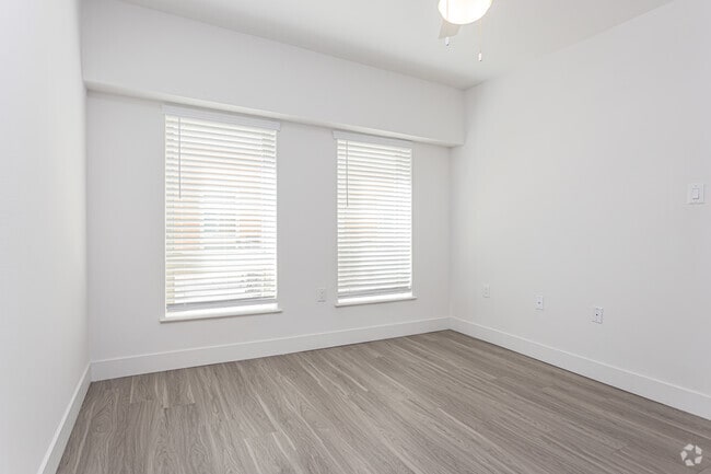 1BR, 1.5BA - 737SF