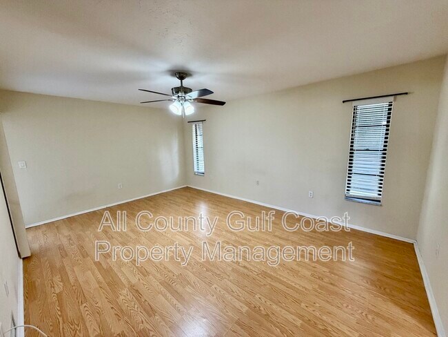 1218 Waterside Ln