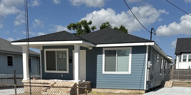 Building Photo - 715 N Woodlawn Ave Unit 717 Rental