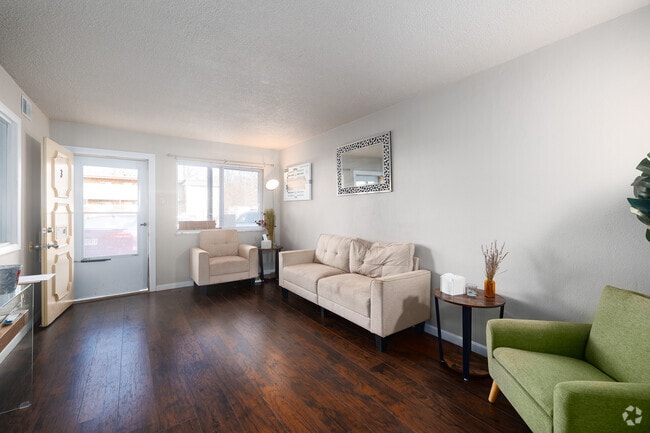 1BR, 1BA - 655SF - Living Room