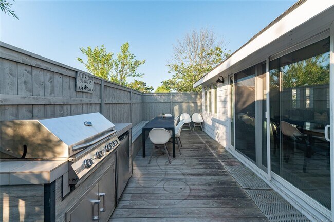 311 Wilmot Rd