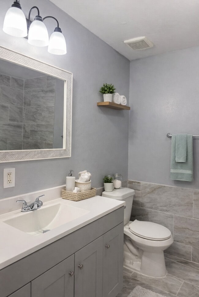 Photo - 4515 Oxford St