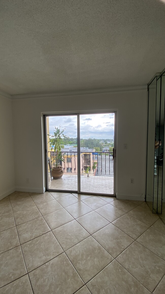 Photo - 3181 SW 13th St Unit 409