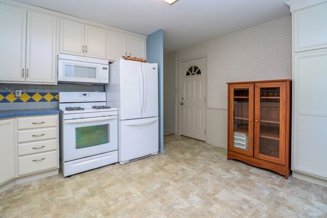 Photo - 3 bedroom home located in Russel Blvd School district!