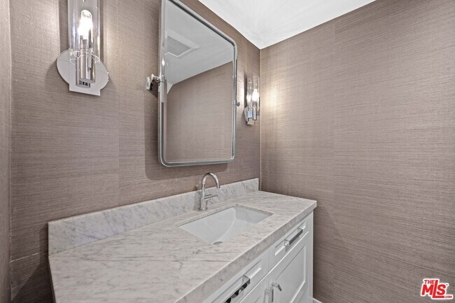 8611 Burton Wy Unit 15