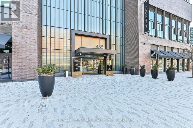 Photo - 455 Wellington St W Unit 910