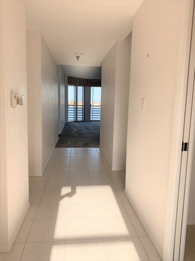 Photo - Condo - Coral Pointe At Harbourside with Water Views Unidad P589 - 8040 Sailboat Key Blvd S, 203