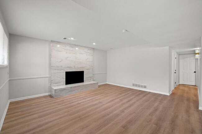 100 Oak Dr