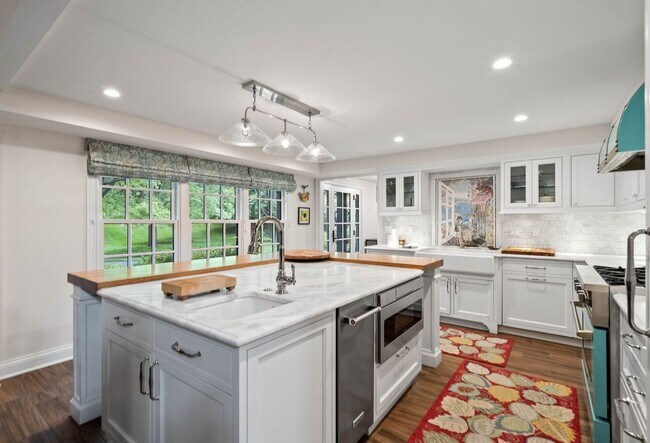 Photo - Williams Bay Lakefront Living Furnished Ho...