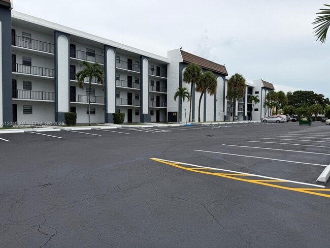 Building Photo - 2111 NW 55th Ave Unit 211