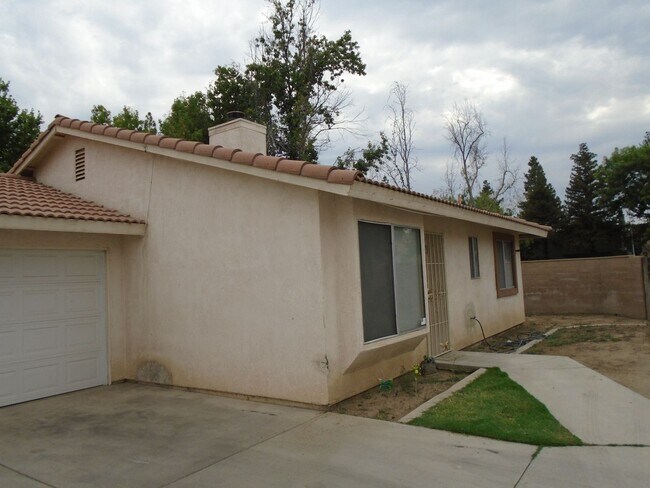 Photo - 2720 Gosford Rd Unit A