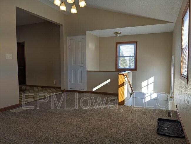 Photo - 110 12th St SE