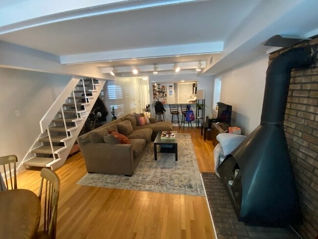 Photo - 347 W Dickens Ave