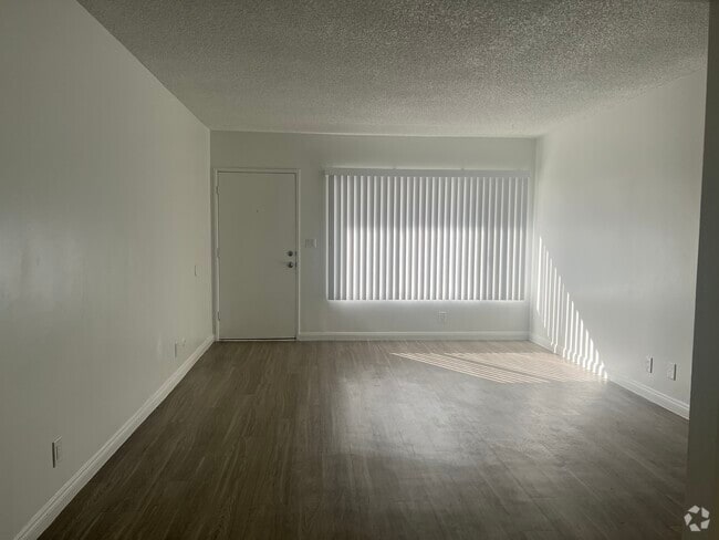 Building Photo - 1443 W 81st St Unit 3 Rental