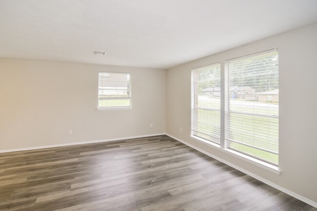 126 Magnolia Dr