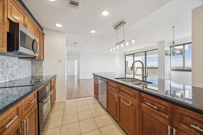 Photo - 49 Briar Hollow Ln Unit 1704